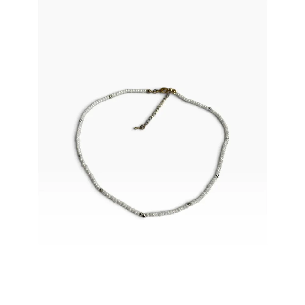 White/Silver Tone Beaded Necklace 18